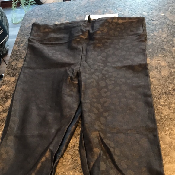 Koral Lustrous High Rise Leggings in Black Leopard BNWT​ - Picture 6 of 9